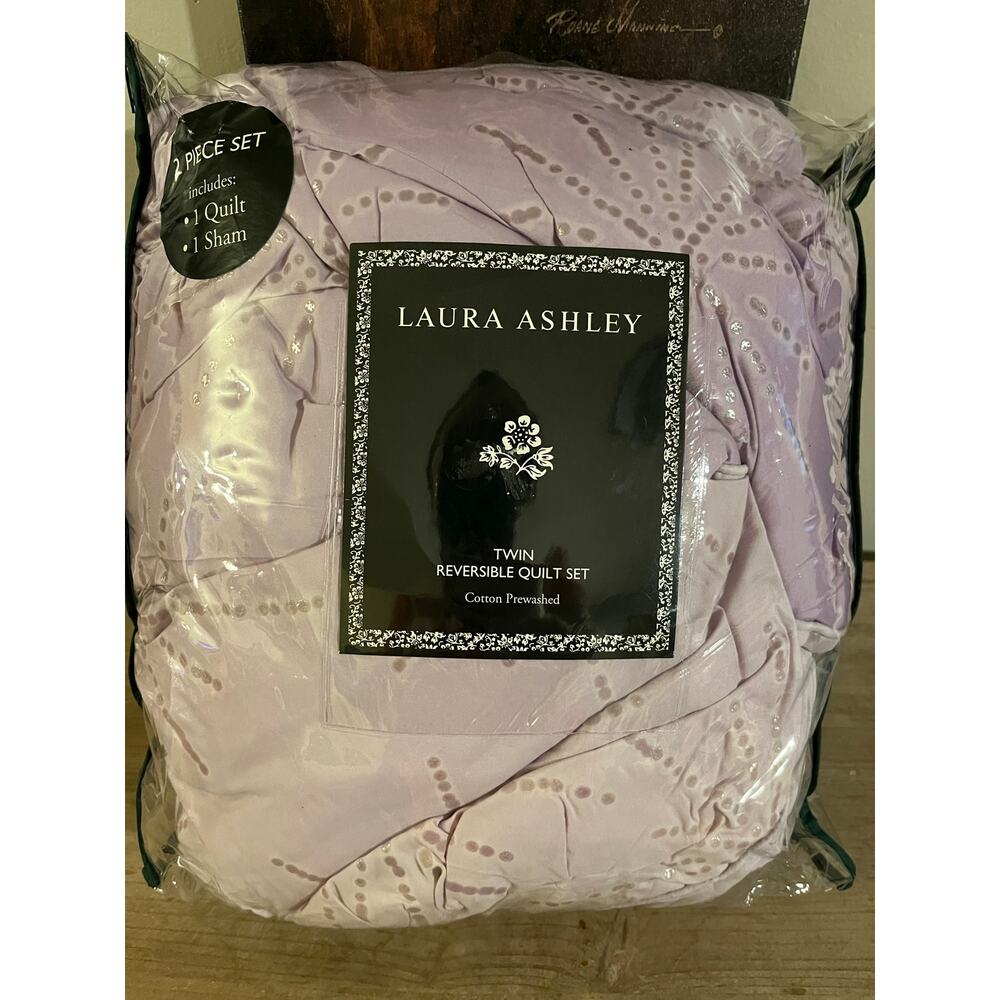 Laura Ashley Twin comforter without sham purple and white